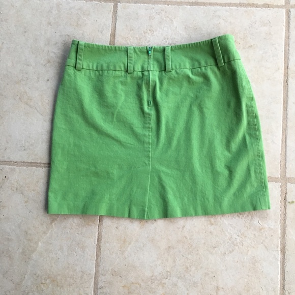 TRENDY BRIGHT GREEN STATEMENT MINI SKIRT 🌵 - Picture 5 of 6